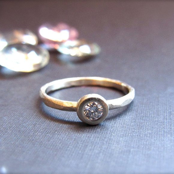 Engagement ring. 14k yellow gold diamond ring